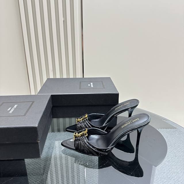 Ysl 圣罗兰ss2024夏季鱼嘴 高跟新品 走秀款高跟凉鞋 2024全新春夏系列后带方扣高跟凉鞋 ！ 尖头高跟拖鞋淡淡的夏日里怎么少得了一双仙女鞋 各种小裙子